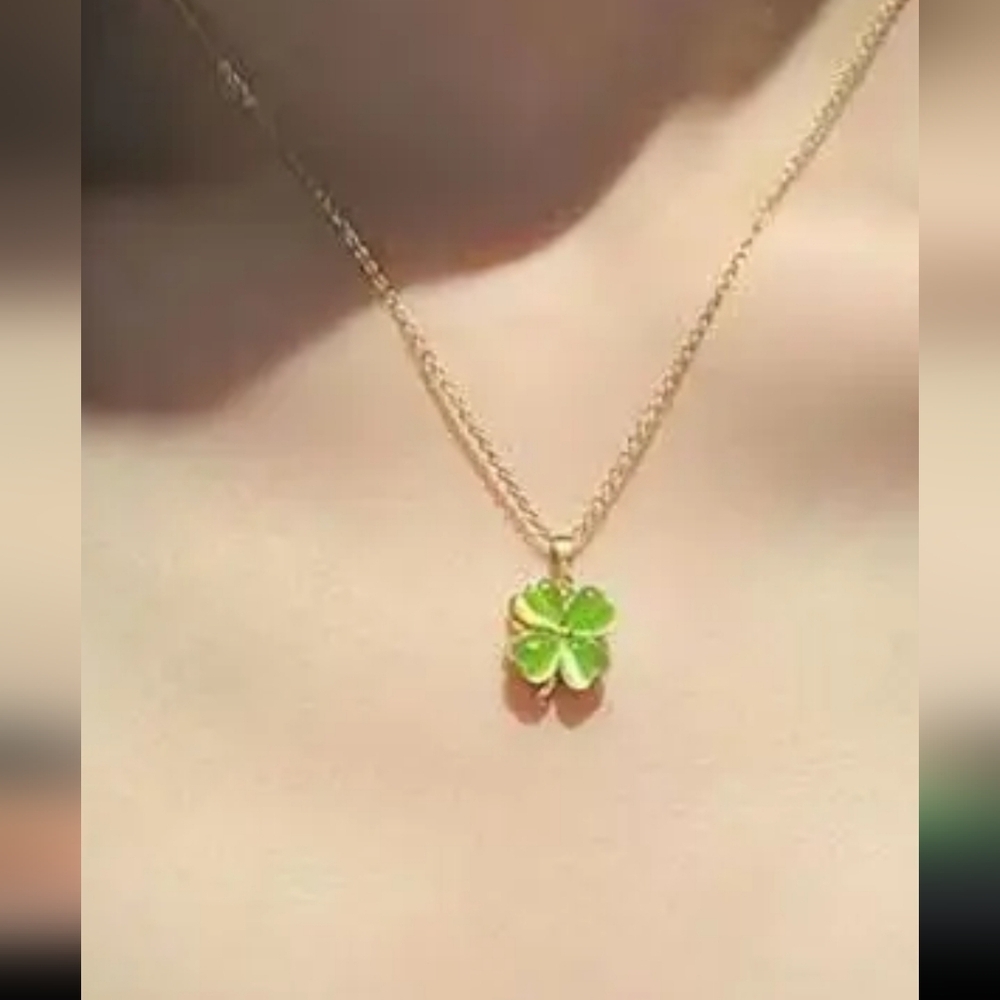 Four Leaf Clover Fidget Necklace Perfect if you are a fidgeter & Beautiful Irish